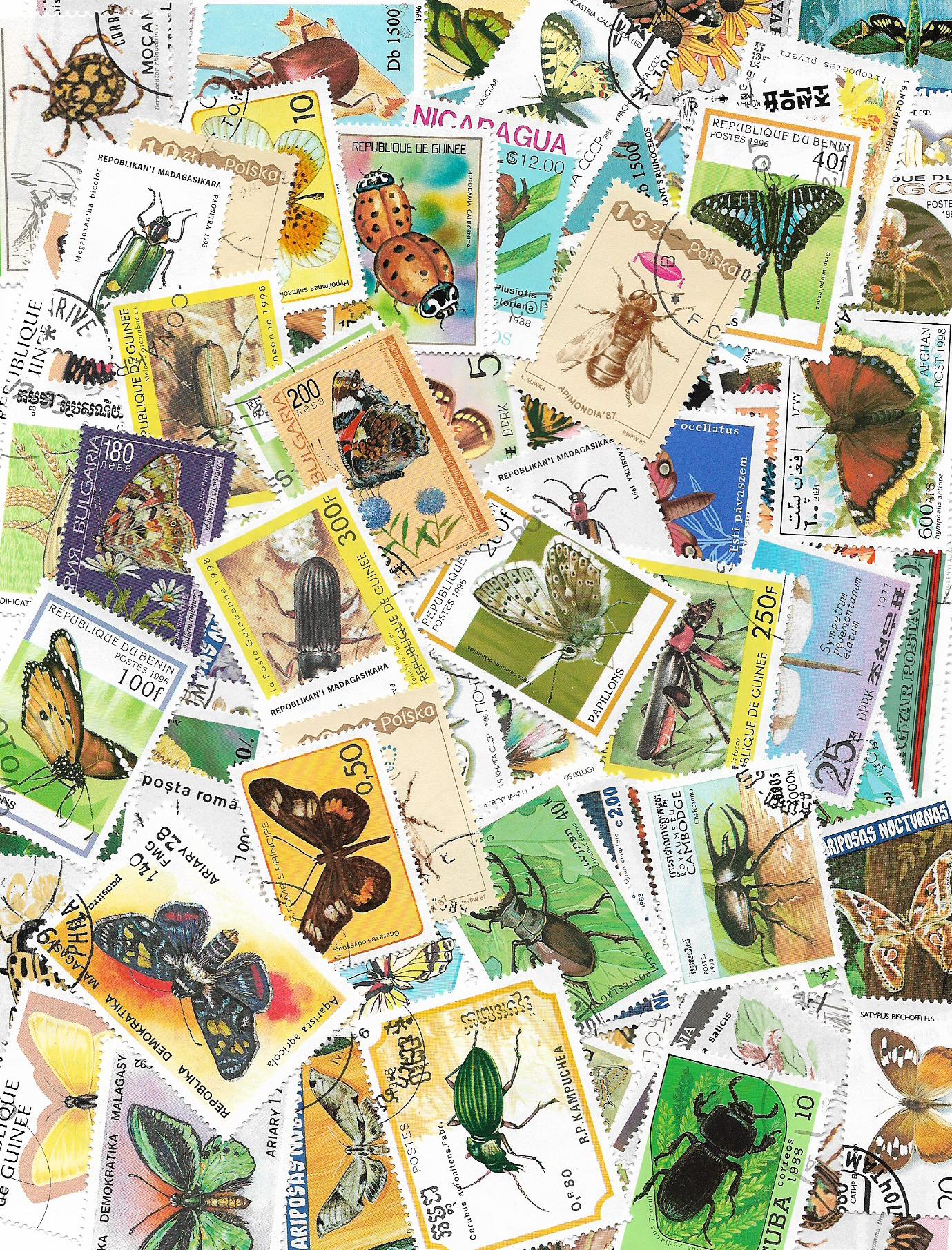 Motýli a brouci 50 různých poštovních známek